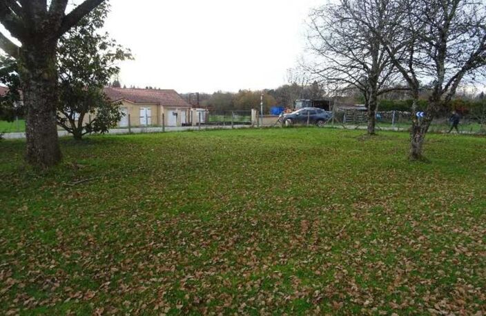 A VERNEUIL SUR VIENNE TERRAIN PLAT AVEC CU DE 700 M² — photo 2