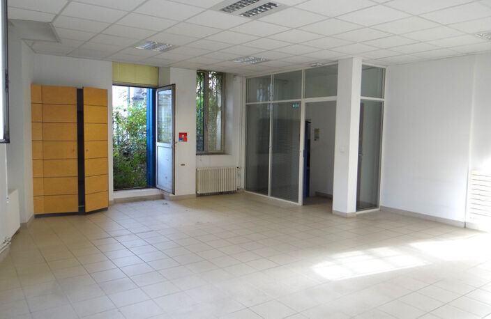 Habitation / Local / Bureau / Immeuble — photo 2