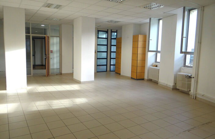 Habitation / Local / Bureau / Immeuble — photo 3