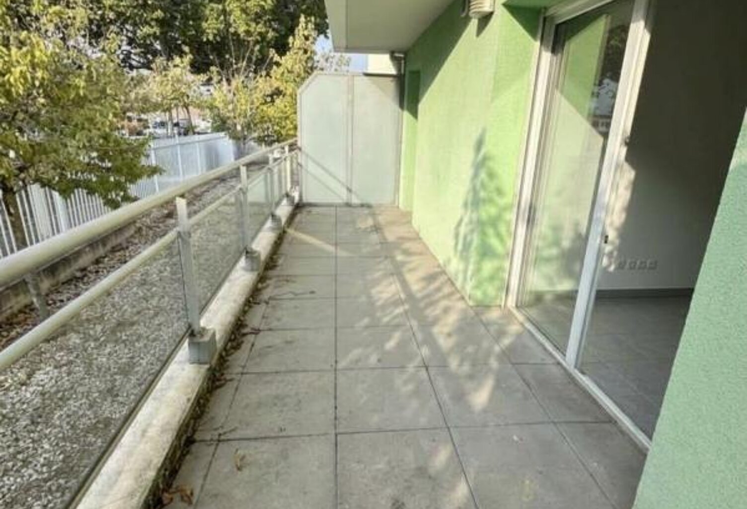 NÎMES T2  avec terrasse et parking résidence récente — photo 1