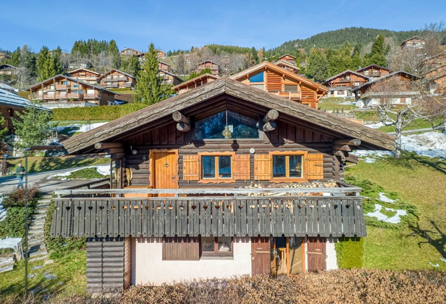 Chalet avec vue et terrain de 131 m2 à LA CLUSAZ (74) — photo 1