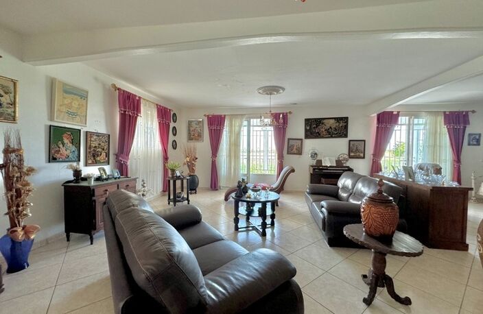 EN EXCLUSIVITÉ – VILLA DE CARACTÈRE AVEC VUE PANORAMIQUE – SAINT-FRANÇOIS — photo 3