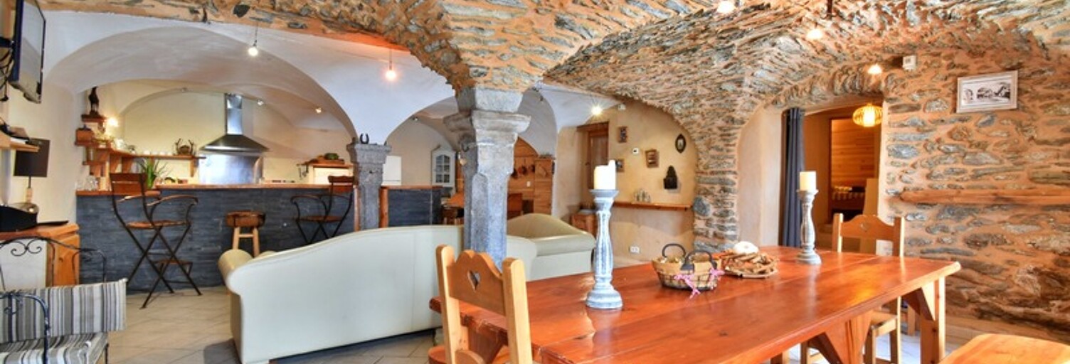 Maison 10 Pièces 224 m² à vendre à Saint-Véran (05350)