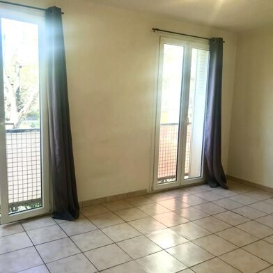 Appartement 4 pièces 950 €