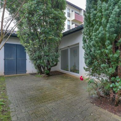 Local industriel  299958 €