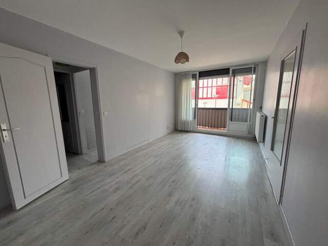 Appartement À Vendre — photo du bien