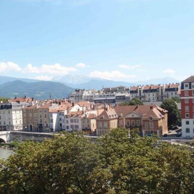 Appartement 2 pièces 745 €