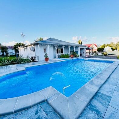 Maison 3 pièces 2500 €