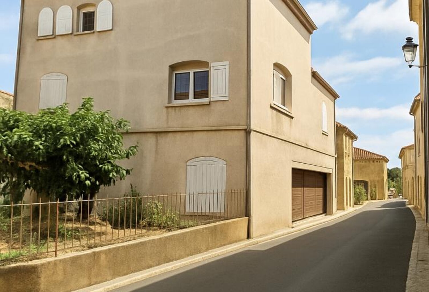 Maison Autignac 10 pièces 400 m2  garage cour local commercial — photo 1