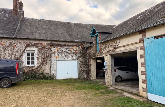 Ensemble immobilier proche de la place centrale d'Henrichemont — photo 3
