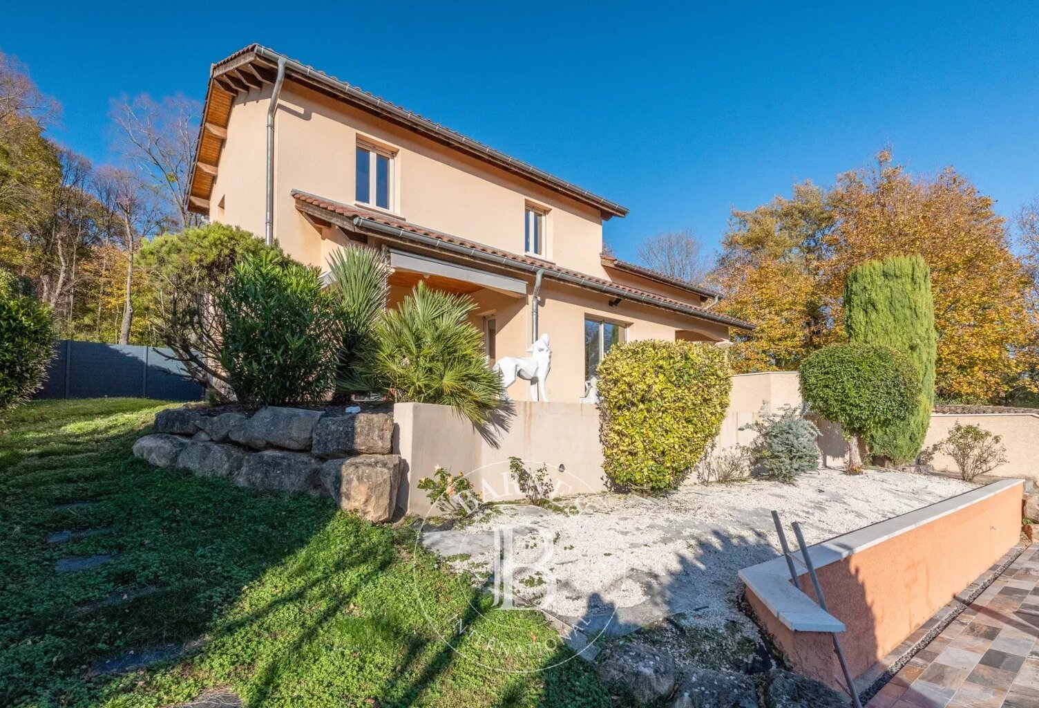 Sainte-Foy-les-Lyon - Maison d'environ 240 m² - Terrain de 633 m² avec piscine — photo 1