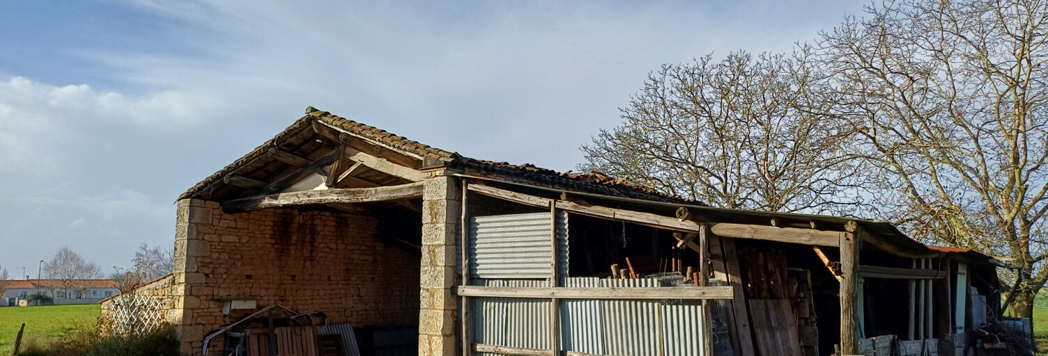 Terrain  1330 m² à vendre à Saint-Martin-de-Fraigneau (85200)