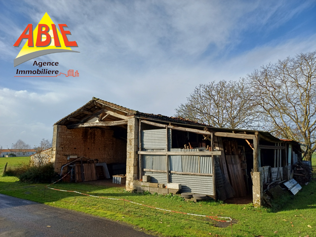 Terrain constructible de 1330 m2 — photo du bien