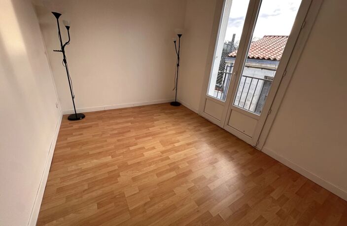 Appartement T2 de 29,59m² - Centre Ville Niort — photo 2
