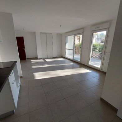 Appartement 3 pièces 818 €