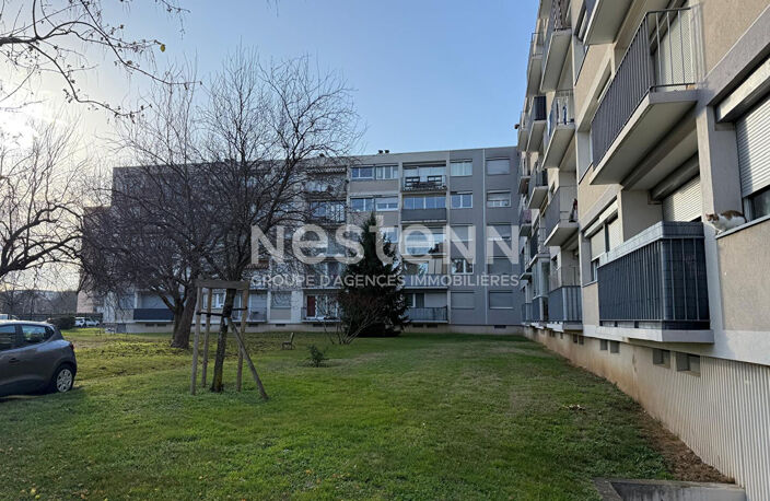 Parking  Privé en extérieur  Brossolette - 69500 BRON — photo 2
