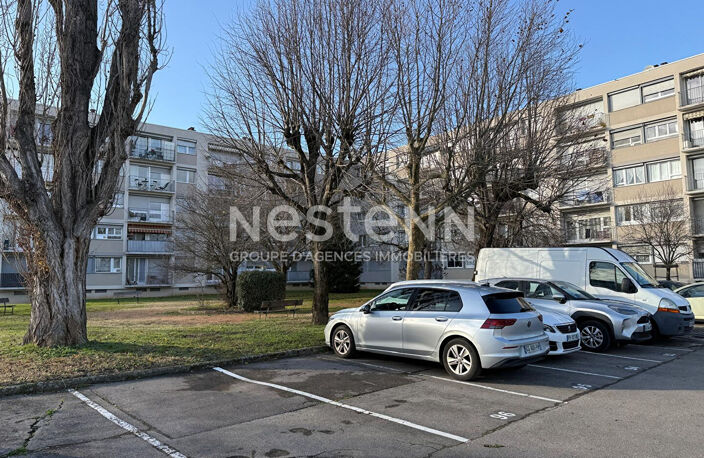 Parking  Privé en extérieur  Brossolette - 69500 BRON — photo 3