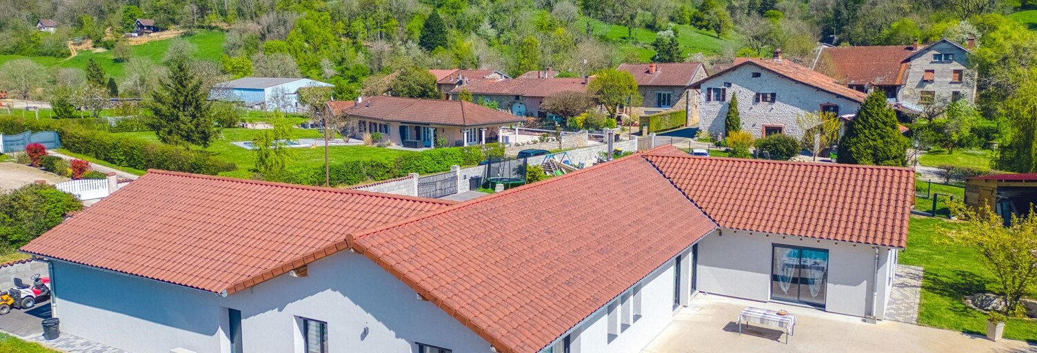 Maison 5 Pièces 203 m² à vendre à Val-Revermont (01370)