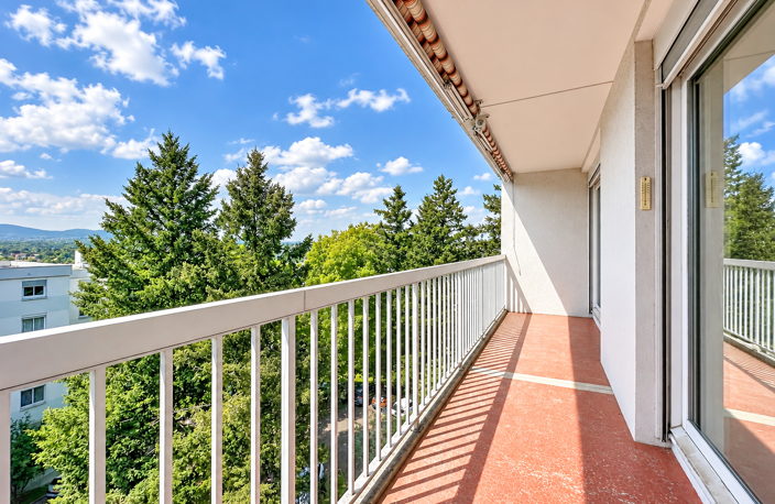 A deux pas de Lyon 5,  appartement traversant, lumineux et fonctionnel au dernier étage — photo 4