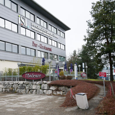 Commerce  770000 €