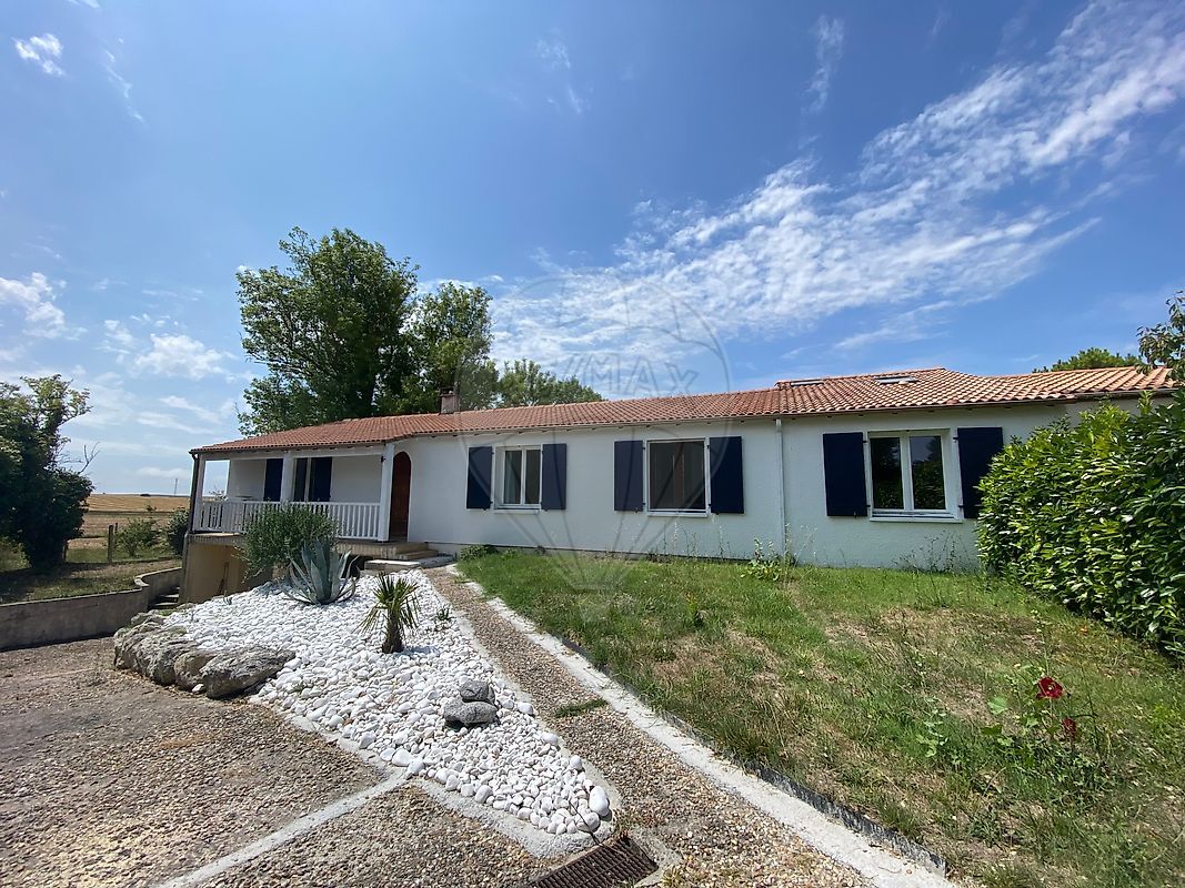 Villa / Maison  T6 à vendre Semussac 17120