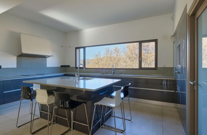 Villa contemporaine au calme – vue dominante, grands volumes, terrasses & prestations haut de gamme — photo 4