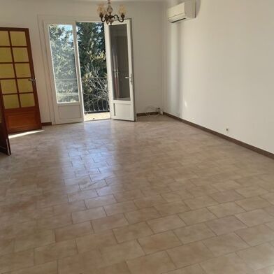 Appartement 3 pièces 890 €