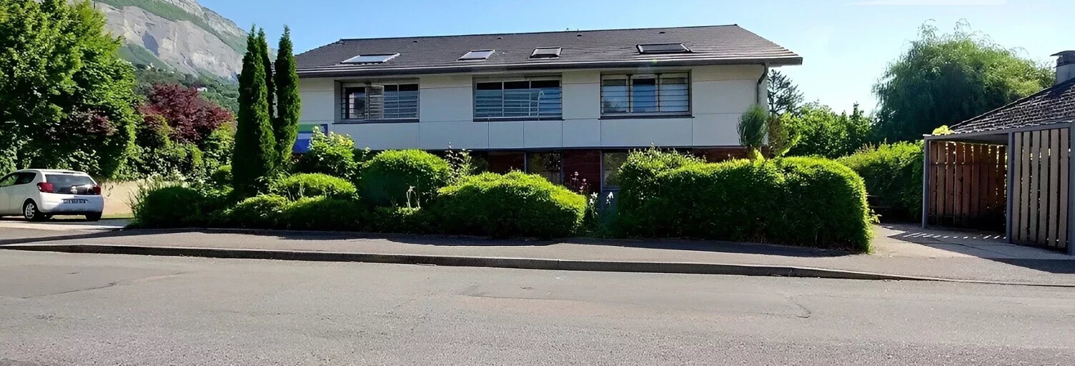 Commerce  95 m² à louer à Meylan (38240)