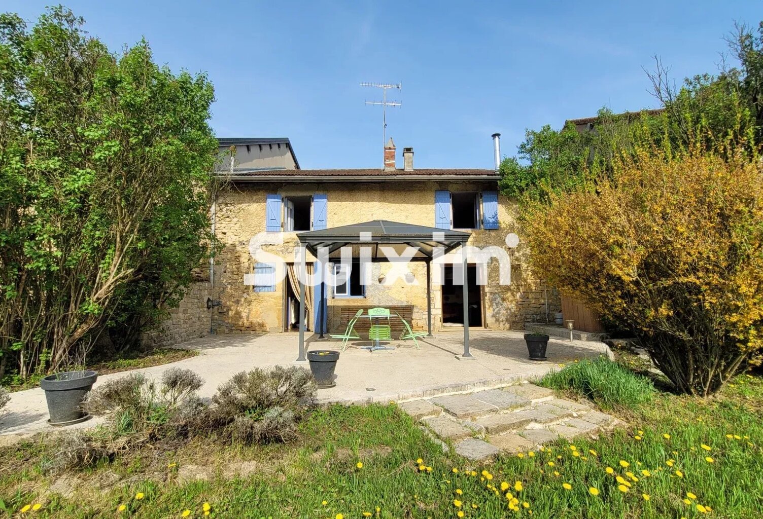 Maison de village en pierre cuiseaux — photo 1