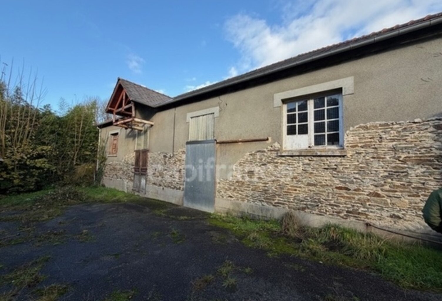 EXCLUSIVITÉ - ENTREPOT / HANGAR / BUREAUX - CARHAIX PLOUGUER (29) — photo 1