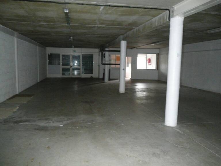 ⚜ A LOUER CHATEAUBERNARD Zone Commercial Local Bureau ⚜ — photo 1