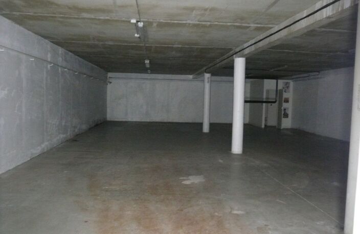 ⚜ A LOUER CHATEAUBERNARD Zone Commercial Local Bureau ⚜ — photo 2