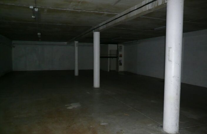 ⚜ A LOUER CHATEAUBERNARD Zone Commercial Local Bureau ⚜ — photo 4
