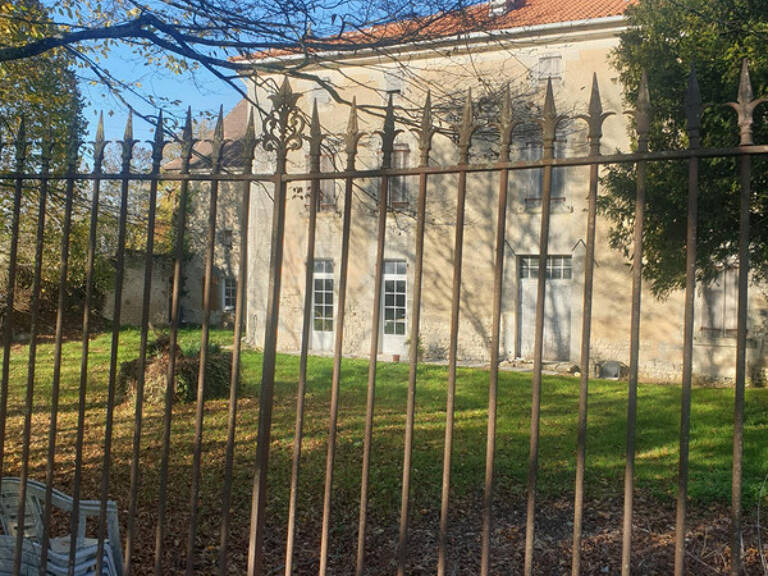 Maison de 400 m² habitables à vendre, proche Barbezieux (16), dépendances d’environ 1 000 m², terrain de 12 000 m² !!! — photo 1