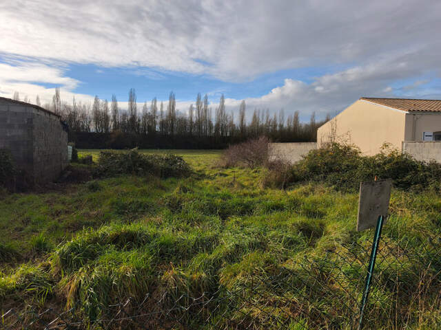 Axe 4 voies La Rochelle / Niort, terrain à vendre de 524m² — photo du bien