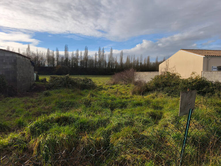 Axe 4 voies La Rochelle / Niort, terrain à vendre de 524m² — photo 1