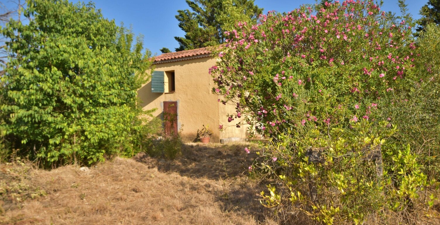 PUGET VILLE (83) - CABANON DE 32M² SUR PARCELLE DE 5748M² — photo 1