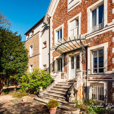 Appartement 8 pièces 3900 €