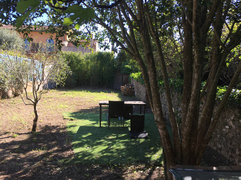 JARDIN PRIVE DE 195 m2 AVEC MAISON DE VILLAGE — photo 1
