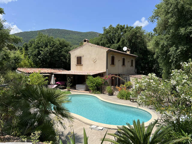 VILLA PROVENCALE  AVEC PISCINE - JARDIN 2020 m2 - — photo du bien