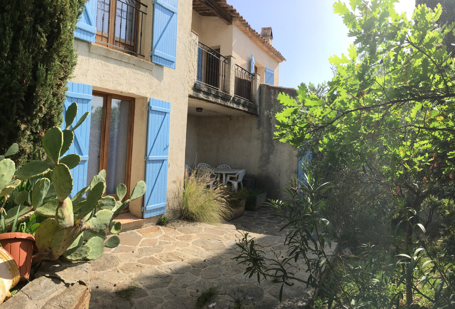 VILLA VUE SUD - 630 m2 DE JARDIN - GARAGE — photo 1