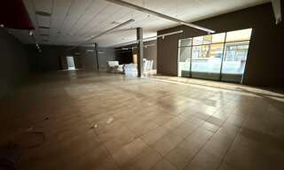 Commerce  360 m² à louer à Saint-Pierre (97410)