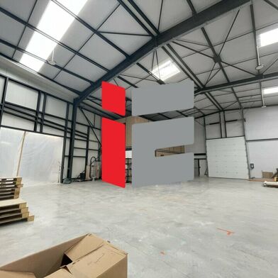 Local industriel  3100 €