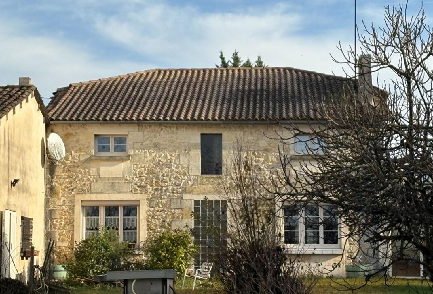 Targon : Charme de la pierre et potentiel 5 pièces 232m2, 4 chambres — photo 1