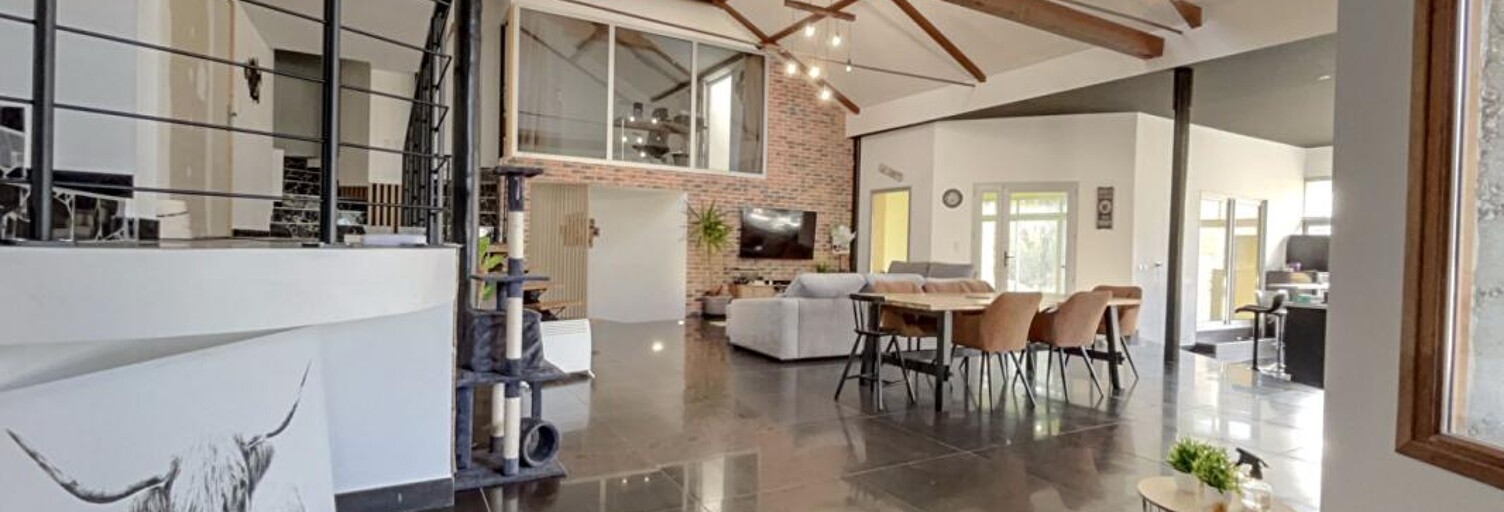 Maison 9 Pièces 300 m² à vendre à Chambost-Longessaigne (69770)