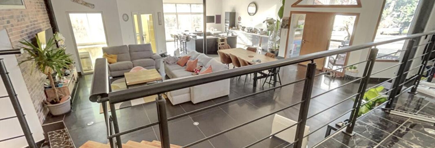 Maison 9 Pièces 300 m² à vendre à Chambost-Longessaigne (69770)