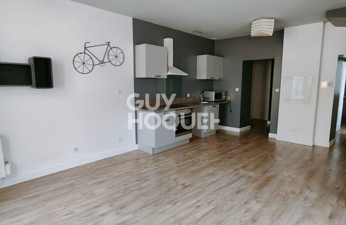 Appartement / Maison de ville - type 4 - cour + garage - CARPENTRAS CV — photo 2