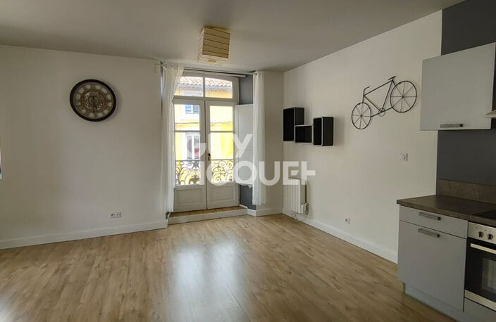 Appartement / Maison de ville - type 4 - cour + garage - CARPENTRAS CV — photo 3