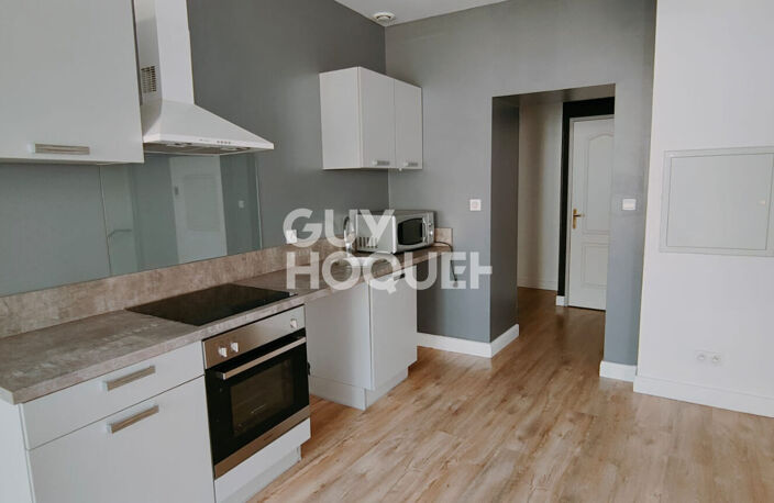 Appartement / Maison de ville - type 4 - cour + garage - CARPENTRAS CV — photo 4