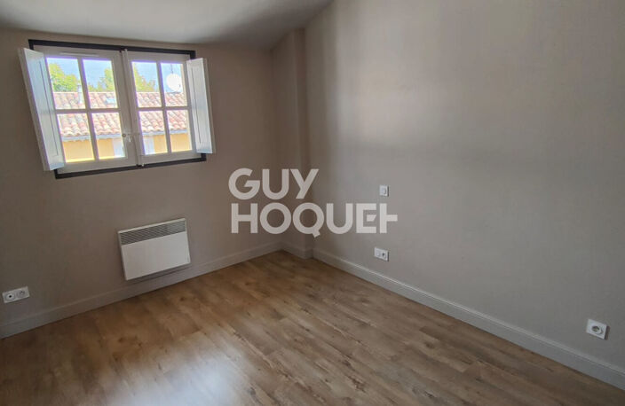 Appartement / Maison de ville - type 4 - cour + garage - CARPENTRAS CV — photo 5